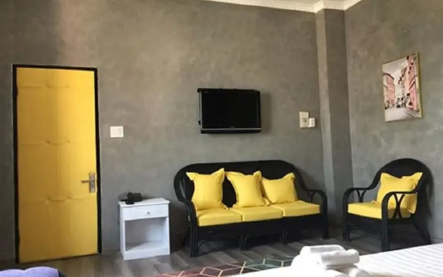 OYO 732 Dylan Hotel