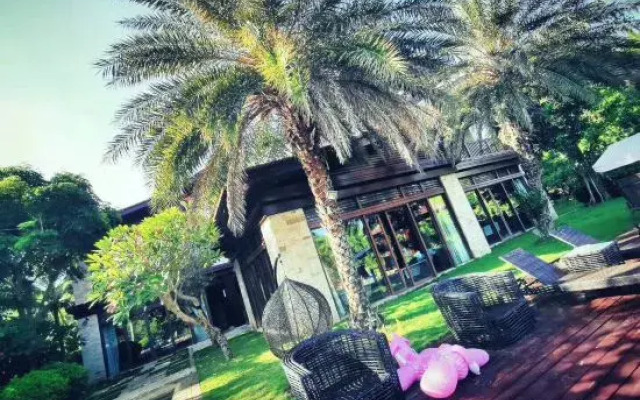Jinnian Pool Holiday Villa