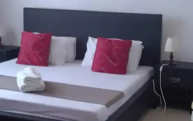 Lux Suites Elsa Royal Apartments