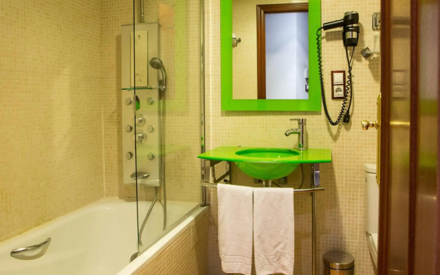 Tibur Hotel