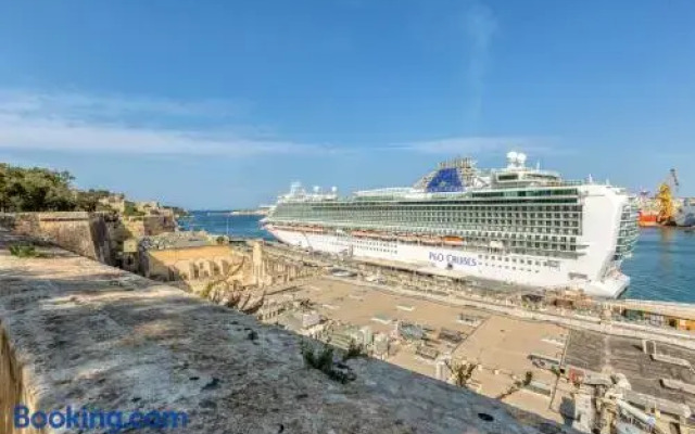 Floriana Suite-hosted by Sweetstay