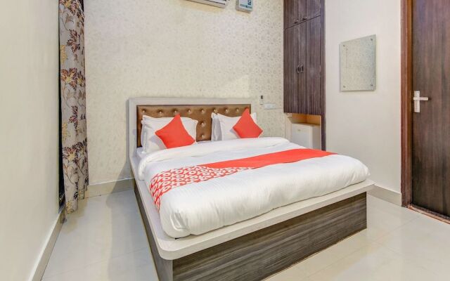 OYO 28040 Hotel Cg Inn