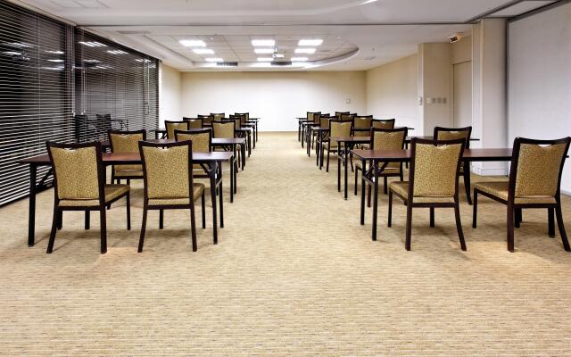 Holiday Inn Santiago - Airport Terminal by IHG