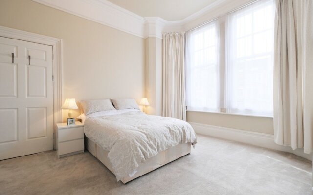 Amazing 3-bedroom Garden Flat for 6 in Ealing