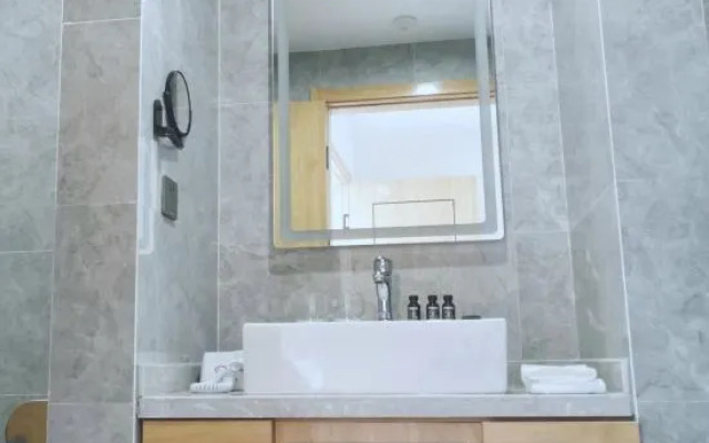 Impression Cloud Gate Hotel