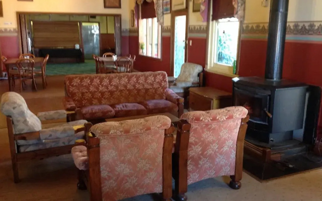 Little River Inn - Hostel