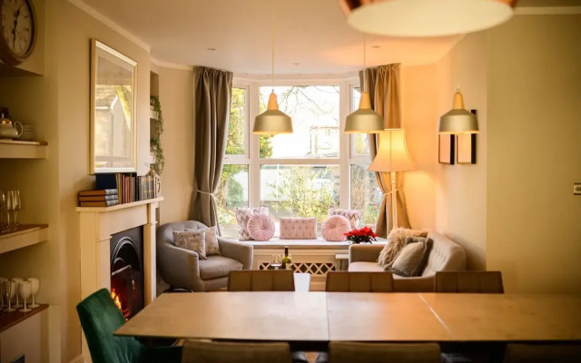 Luxurious Tranquil Four Bedroom Retreat in Buxton