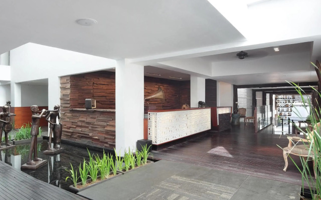 The Akmani Legian