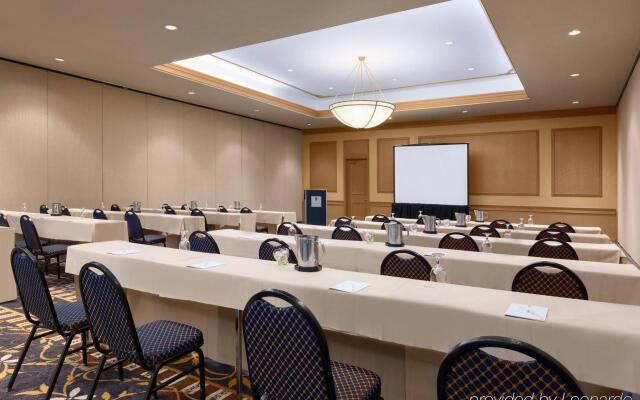 Embassy Suites by Hilton Pittsburgh International Airport 