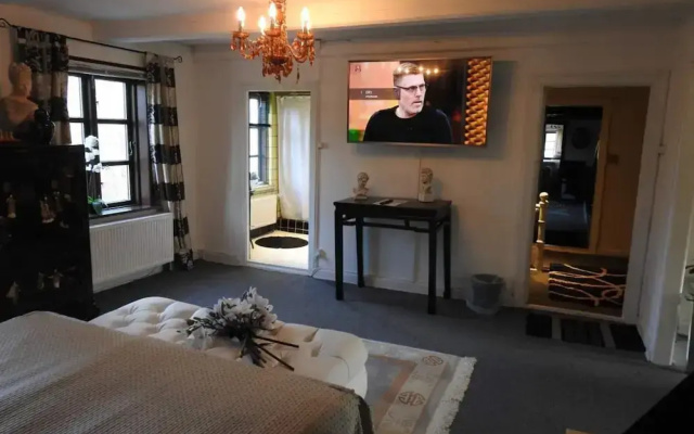 Queen Suite in a Hotel in Tranekaer
