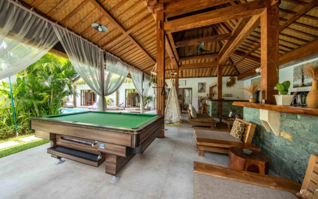 Elvano villa in heart of seminyak and near beach
