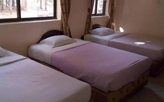 Rich Hotel