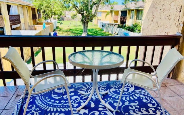 Spacious Condo close to Siesta