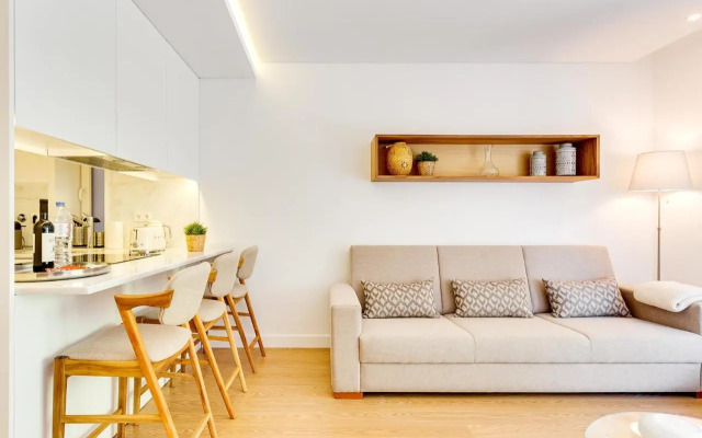 Wood Premium Downtown Apartment by DA'HOME