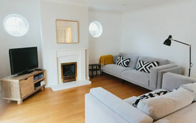 Family Home in Newquay, Parking, 3 min Walk Beach