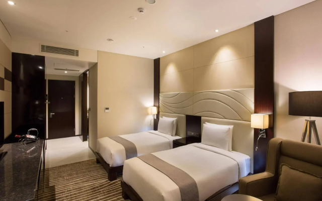 Isquare Hotel