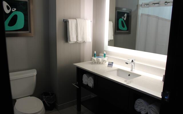 Holiday Inn Express & Suites Shawnee-Kansas City West, an IHG Hotel