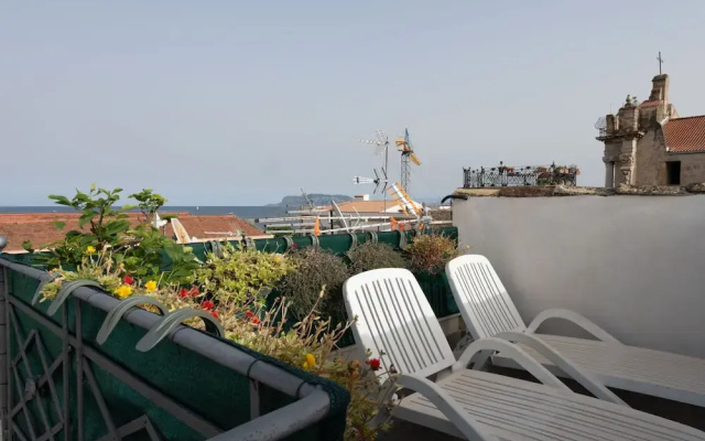 Alloro House With Terrace by Wonderful Italy