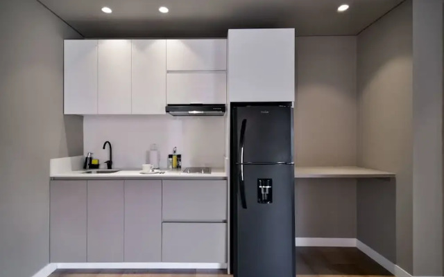w Lovely 1BR w/ Brilliant Deco in Unicentro