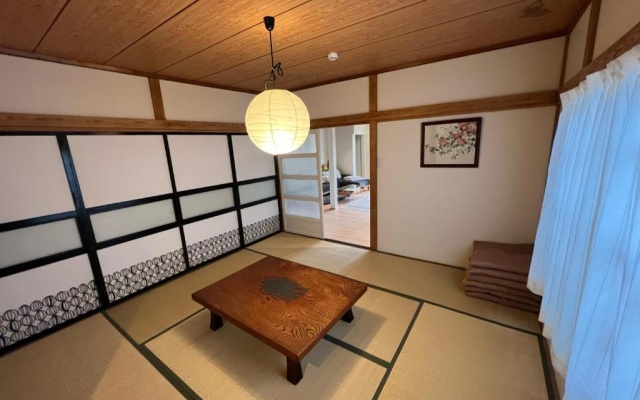 民泊 47ハウス - 家族でも楽しめる温泉付き一軒家 – Guest Rooms – Shiraoi