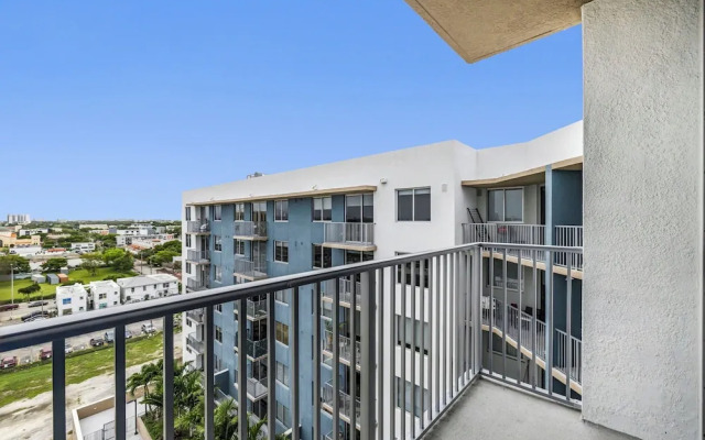 Stylish City-View Condo Pool Access