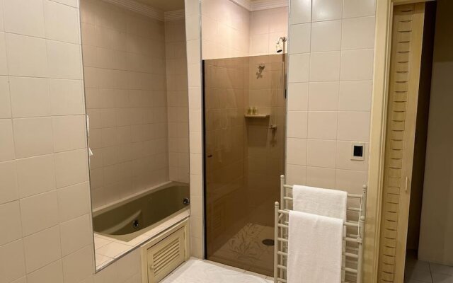 Center Suíço Flats e Shopping