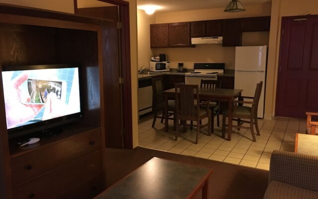 Norwood Inn & Suites