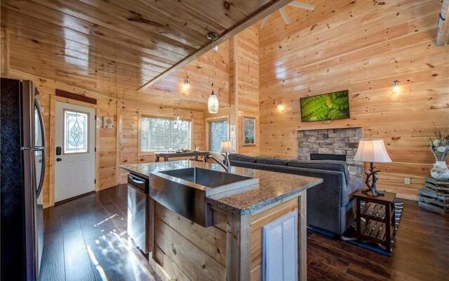 Splash of Moonshine - Two Bedroom Cabin