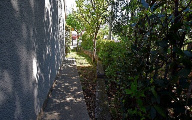 House Mungo-private Garden and Close to the Beach