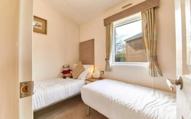 Host Stay Yolo Lodge
