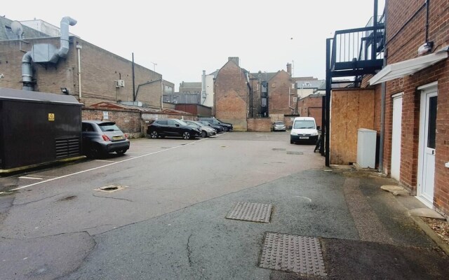 1braptmt W/king BED 4guests Embankmnt Parkg Wifi