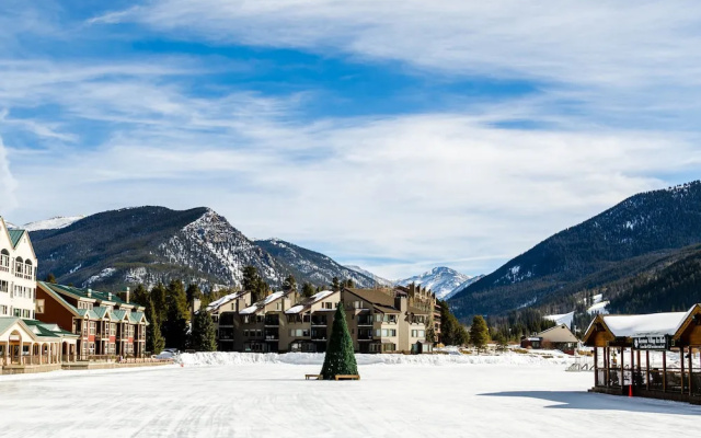 Tennis Townhome #1337 by Summit County Mountain Retreats