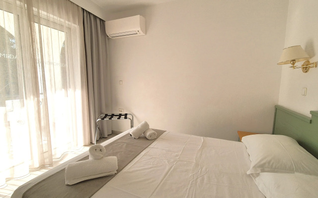 Andromeda Hotel Apartments