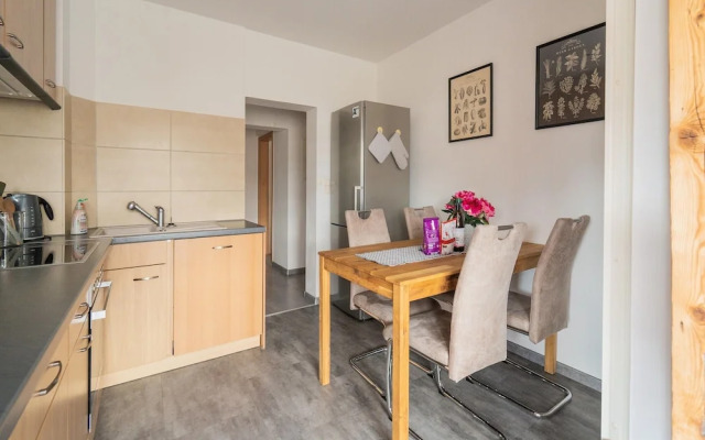 Retreat With Forest Views