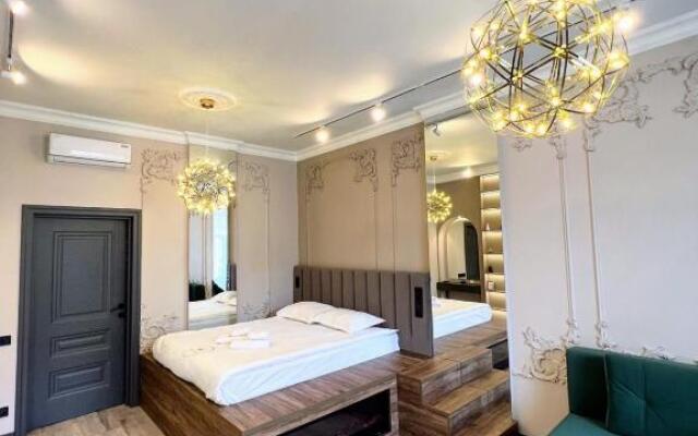 Royal apartment on Gorodotska 33 street