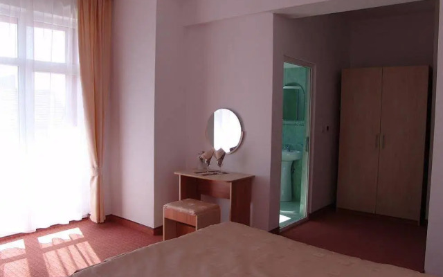 Class Hotel