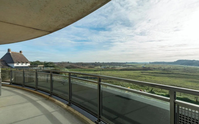 Lovely Apartment Beachside With Balcony