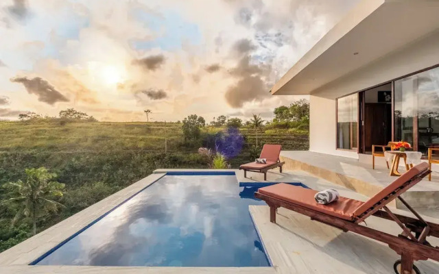 Pini Sentana Village