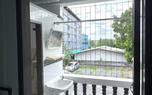 Ze Residence Rarm Intra