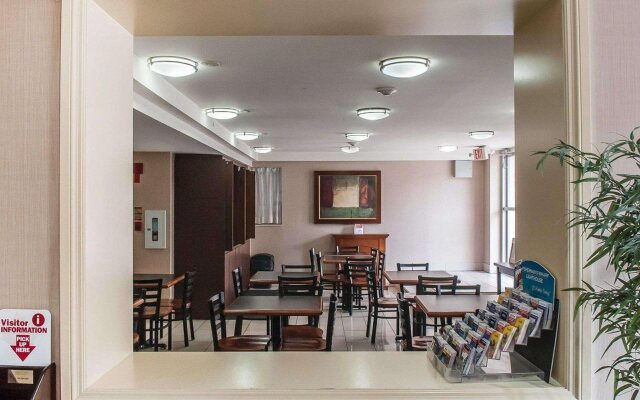 EconoLodge Downtown Toronto