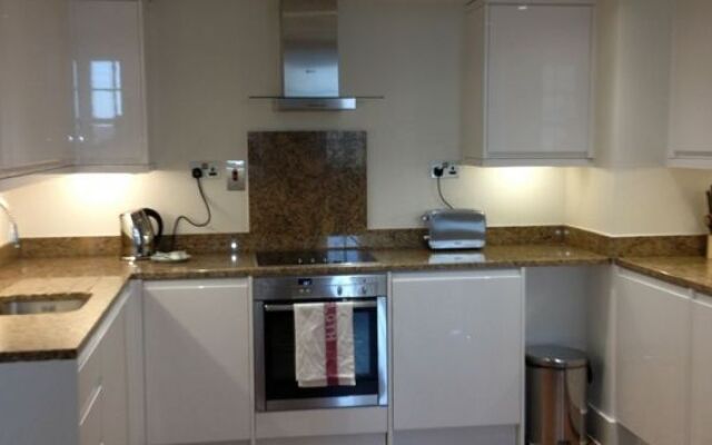 MAX Serviced Apartments Commercial Road