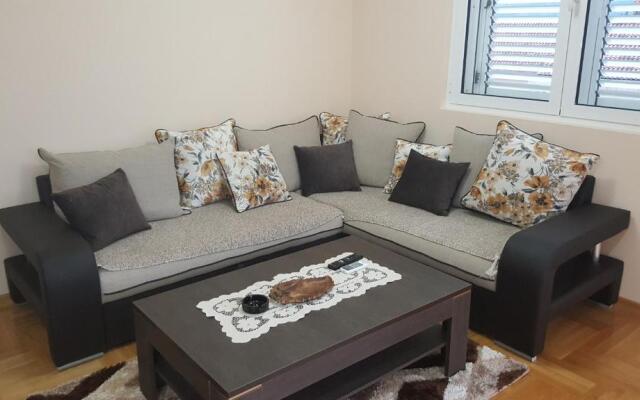 Nikolina Apartments