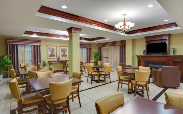 Holiday Inn Express & Suites Tower Center New Brunswick