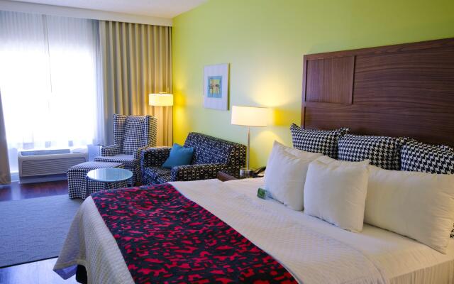 Hotel Indigo Columbus Architectural Center by IHG