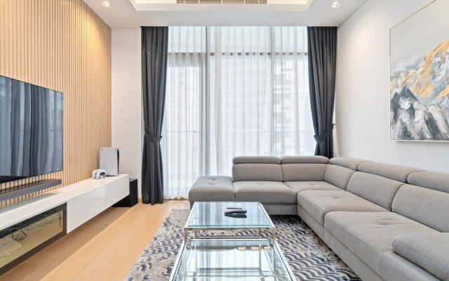 Elegant Apartment Amidst Vibrant Area with Balcony