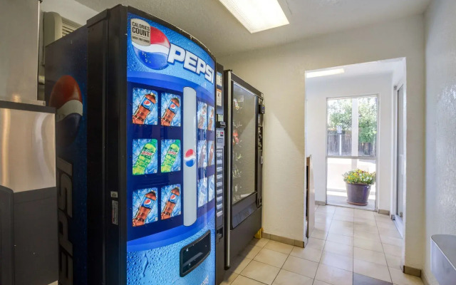 Motel 6 – Lakewood, CO