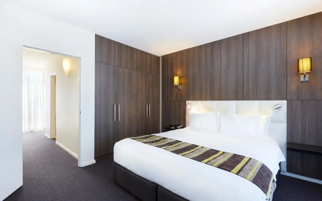 Holiday Inn Warwick Farm by IHG