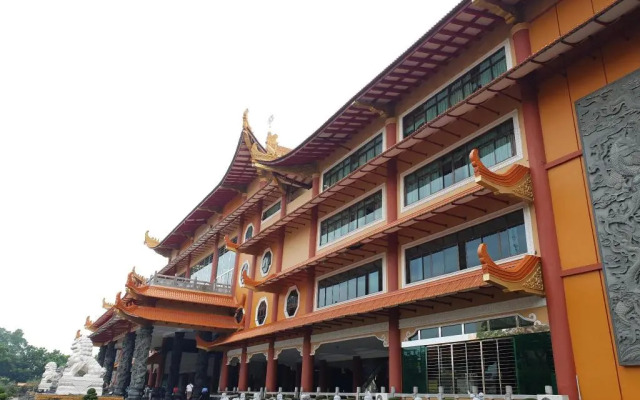 RedDoorz @ Jalan Krakatau Medan