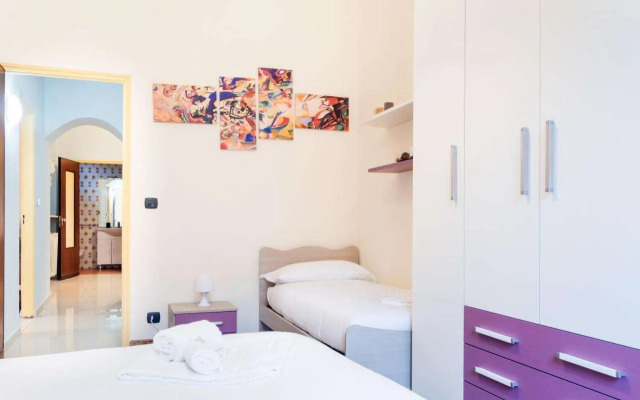 Dante Subway Apartment