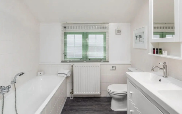 Tatched Villa With Dishwasher, 1 km From the Beach